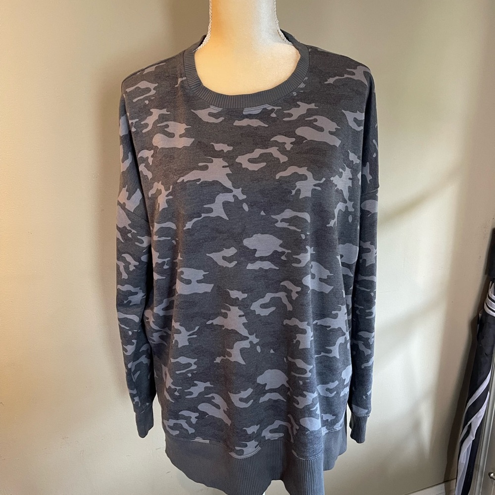 IDEOLOGY OFF-DUTY GREY CAMO SWEATSHIRT Size L